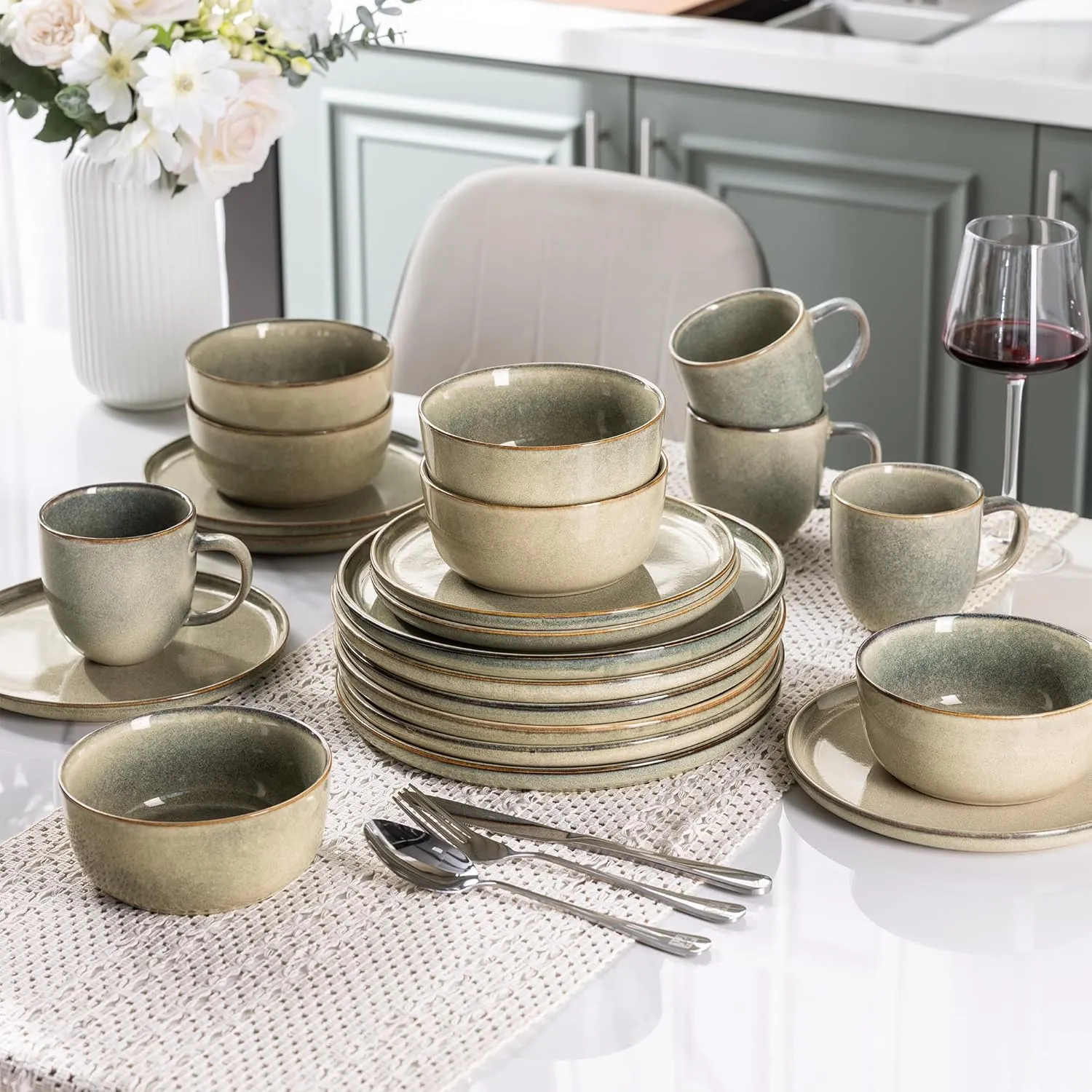 AmorArc Ceramic Dinnerware Sets,Round Reactive Glaze Stoneware Plates and Bowls Set,Highly Chip and Crack Resistant | Dishwasher & Microwave Safe Dishes,Service for 6 (18pc)