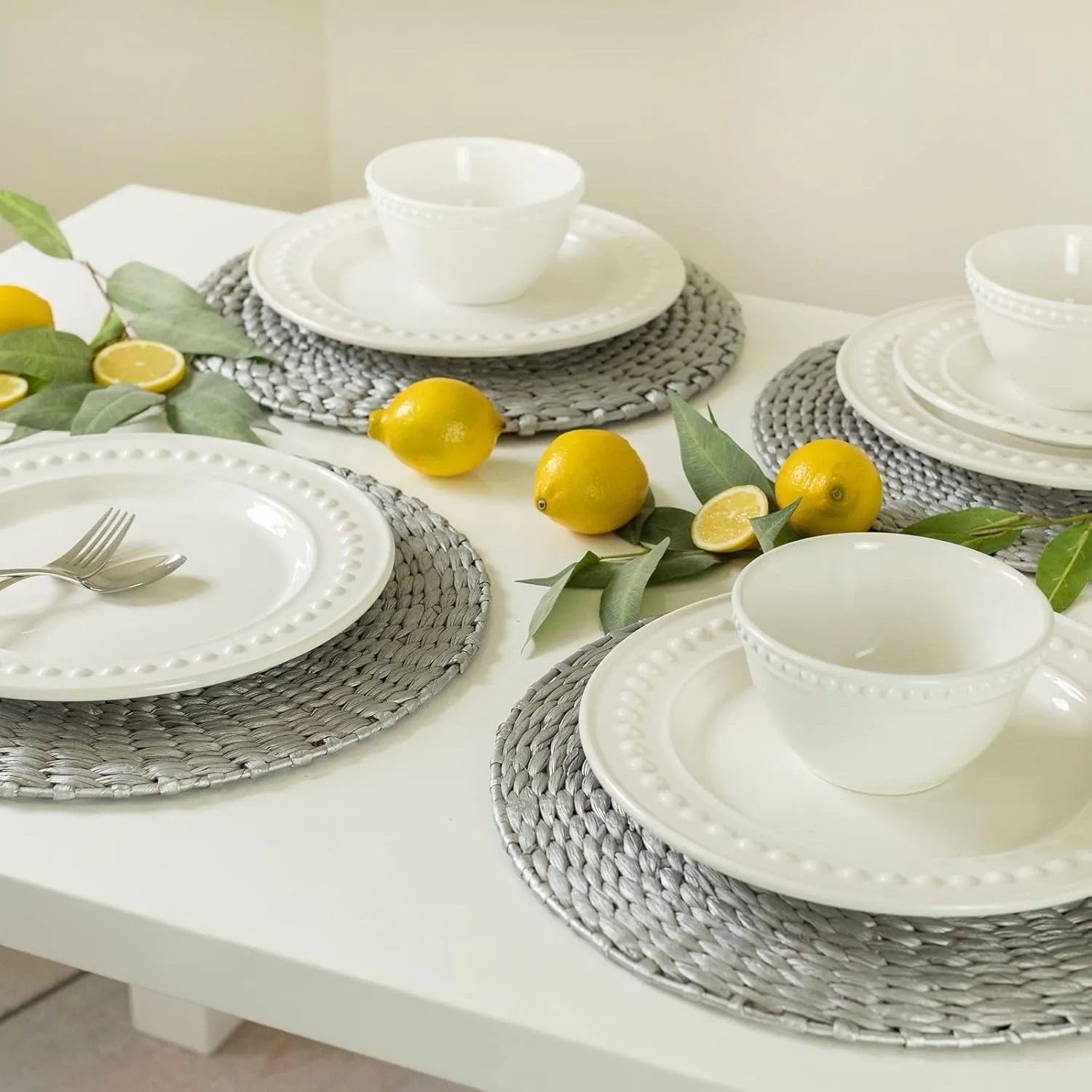 Benson Mills Water Hyacinth Braided Round Placemat Set of 4 (Silver, 13.5" Round)