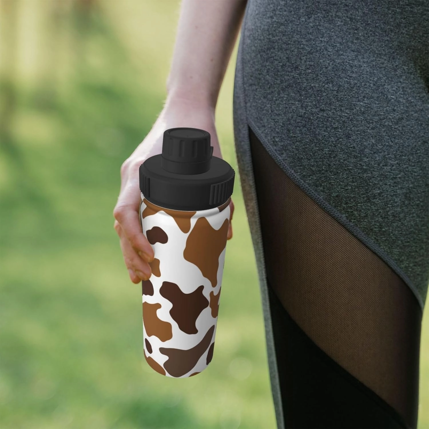 Cow Print 18 oz Stainless Steel Water Bottles Insulated Sports Water Bottle with Handle, Brown Double Wall Travel Water Flask for Running Hiking Fishing