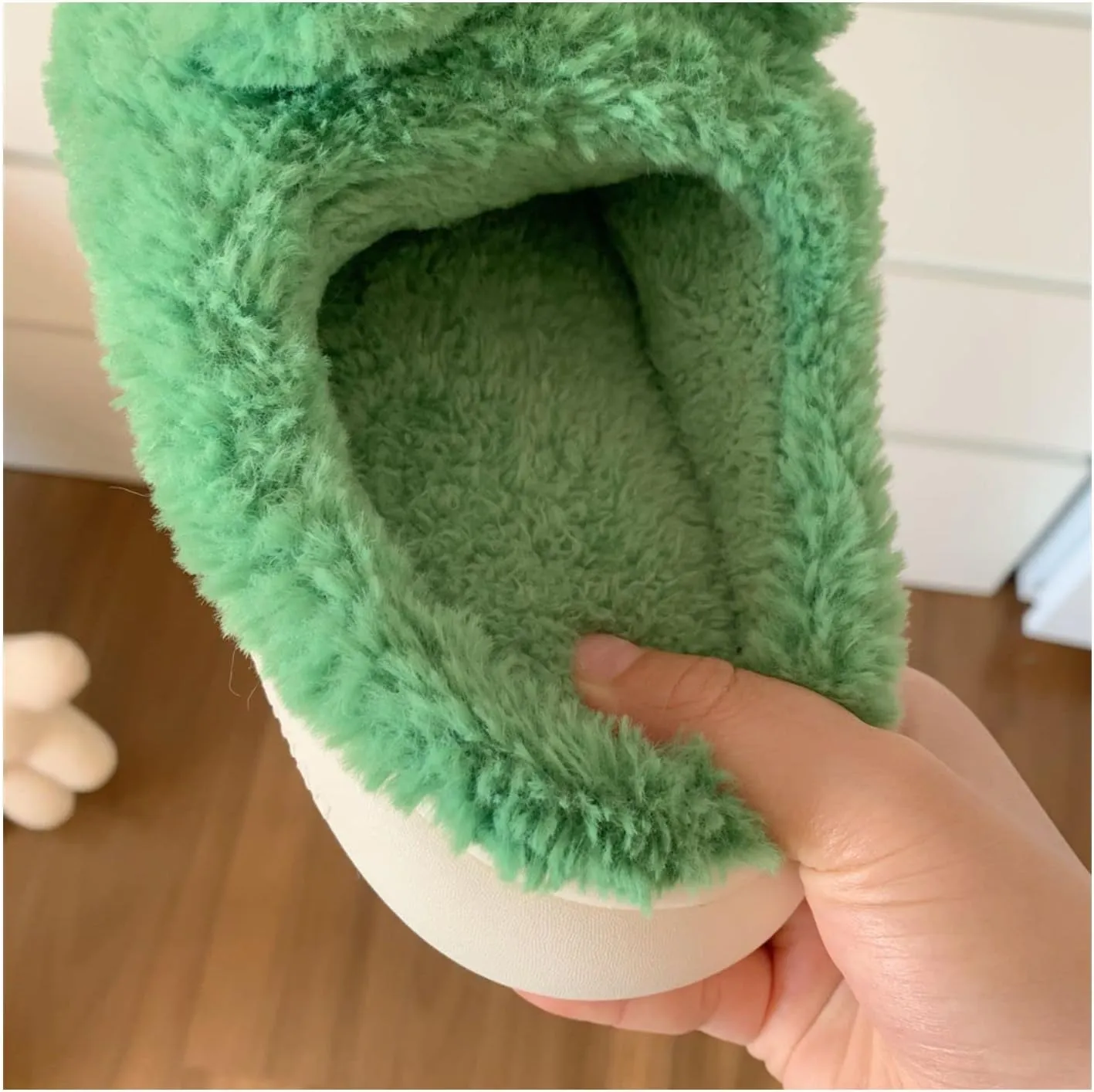 Cute Frog Slippers for Women Kawaii Fuzzy Plush Dorm Slippers Y2K Fluffy House Slides Downtown Girl Aesthetic Stuffs