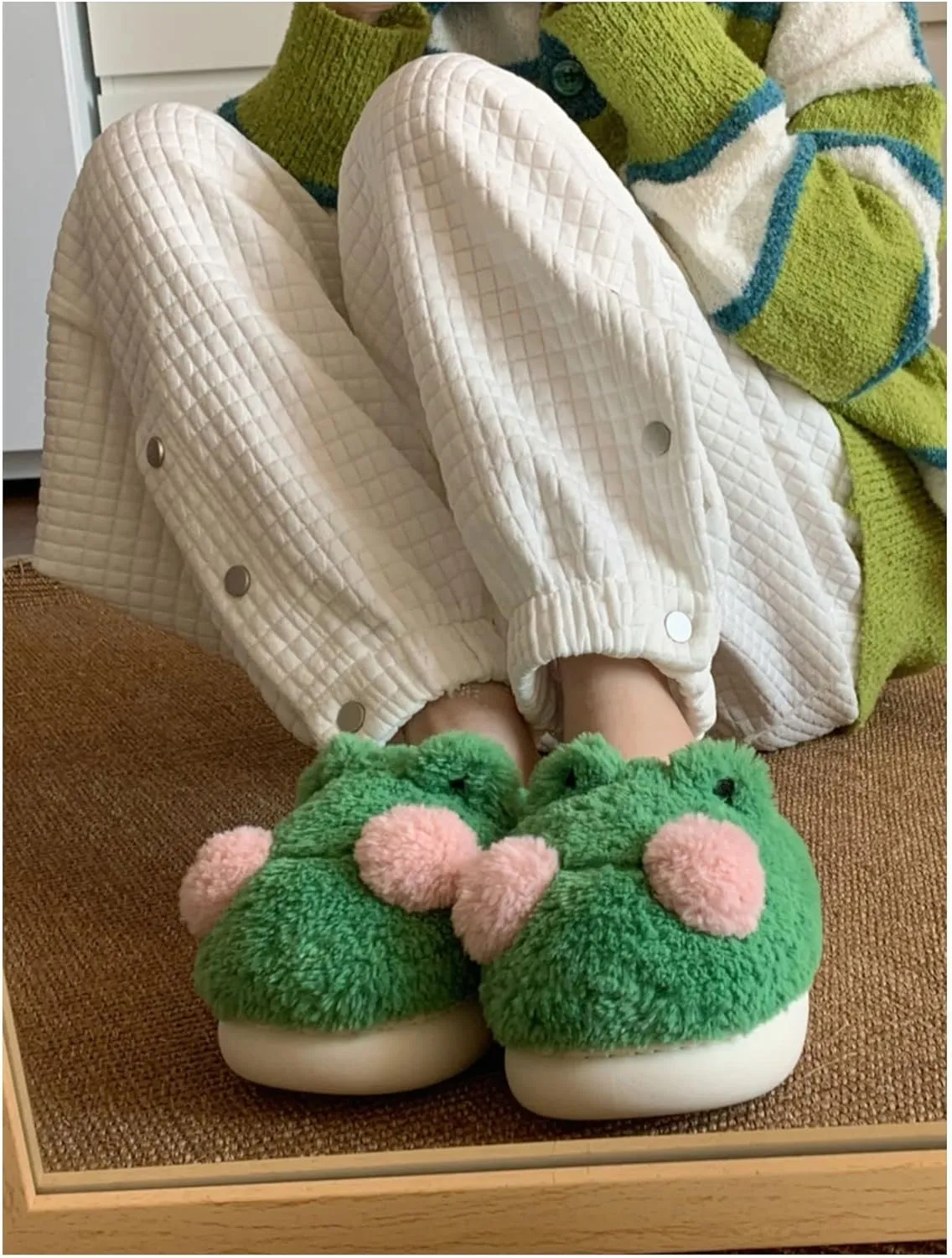 Cute Frog Slippers for Women Kawaii Fuzzy Plush Dorm Slippers Y2K Fluffy House Slides Downtown Girl Aesthetic Stuffs