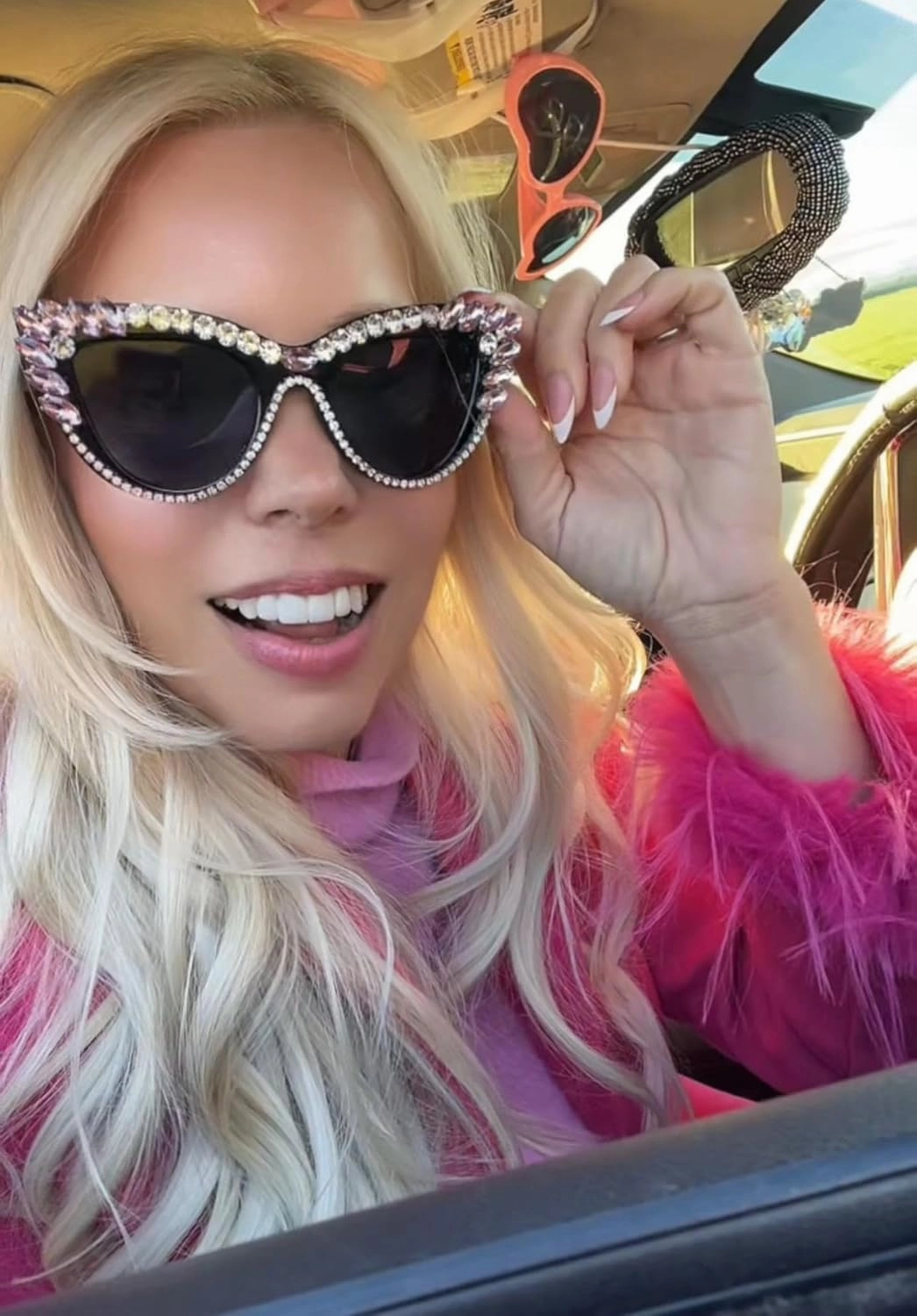 FEISEDY Retro Cat Eye Women Sunglasses Crystal Rhinestone Sparkling Bejewelled Vintage Sunnies B4075