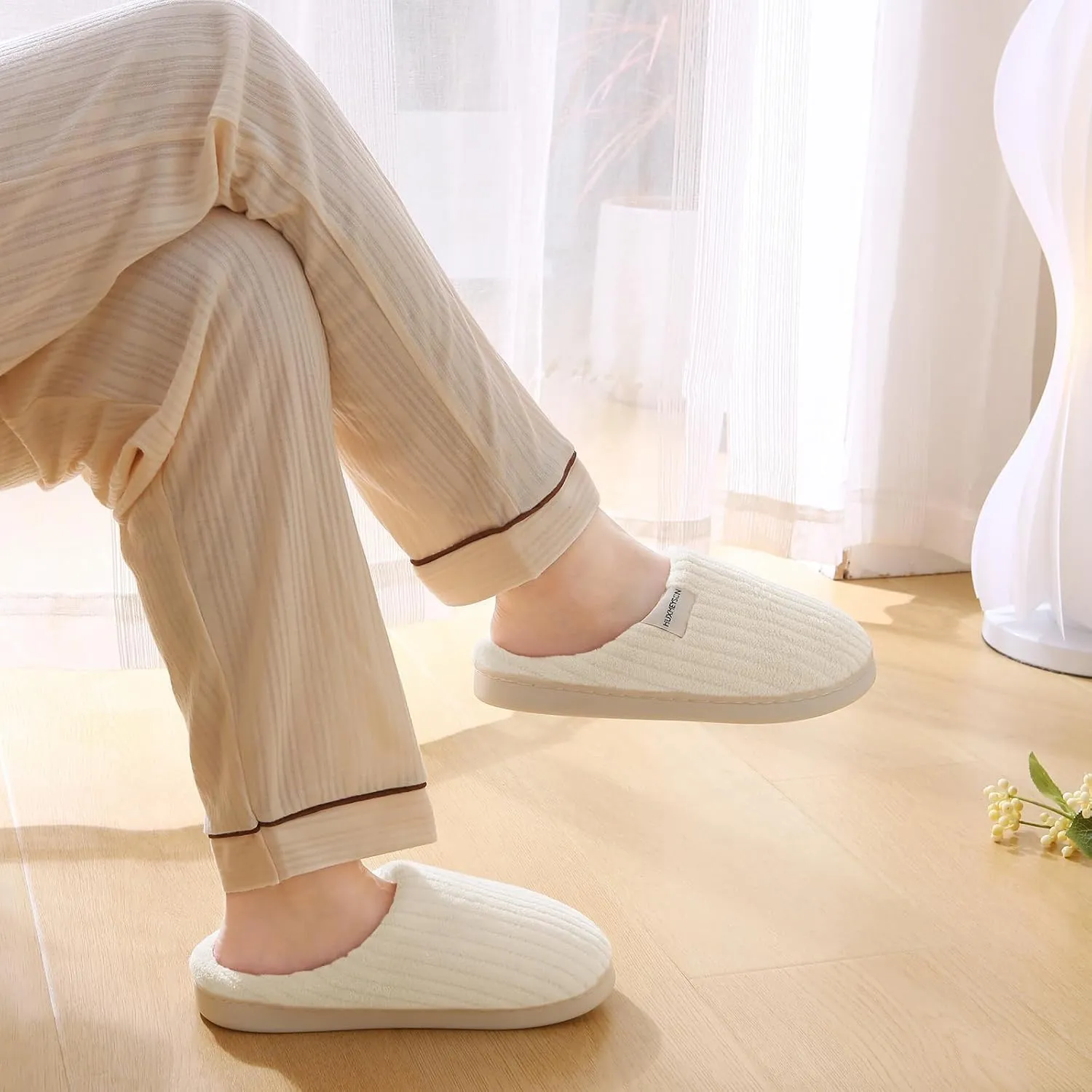 HUXMEYSON Slippers for Women, Warm Memory Foam Comfy House Slippers with Anti-Skid Rubber Sole for Indoor and Outdoor