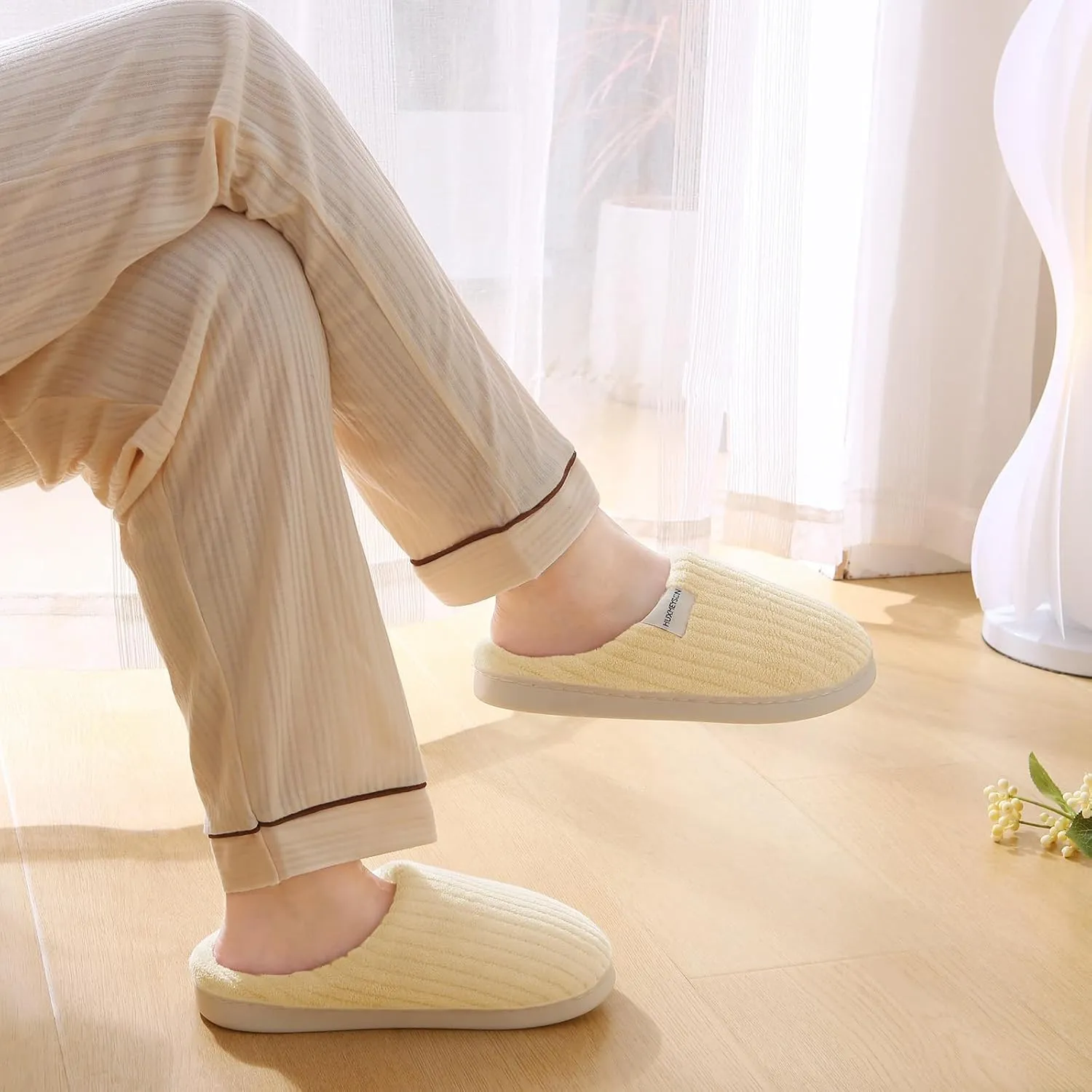 HUXMEYSON Slippers for Women, Warm Memory Foam Comfy House Slippers with Anti-Skid Rubber Sole for Indoor and Outdoor