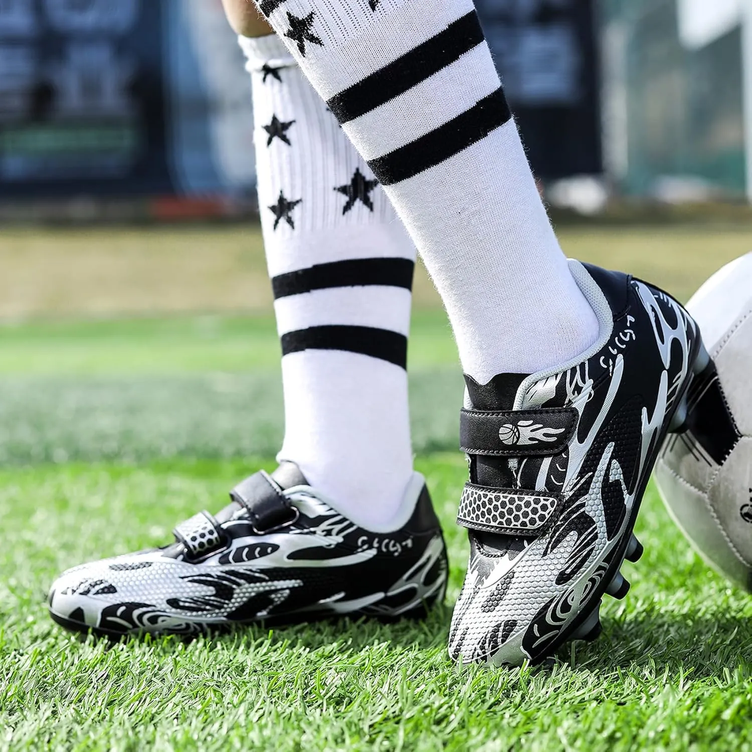 Kids Soccer Cleats Boys Girls Firm Ground Soccer Shoes Youth Professional Athletic Outdoor Football Cleats Shoes