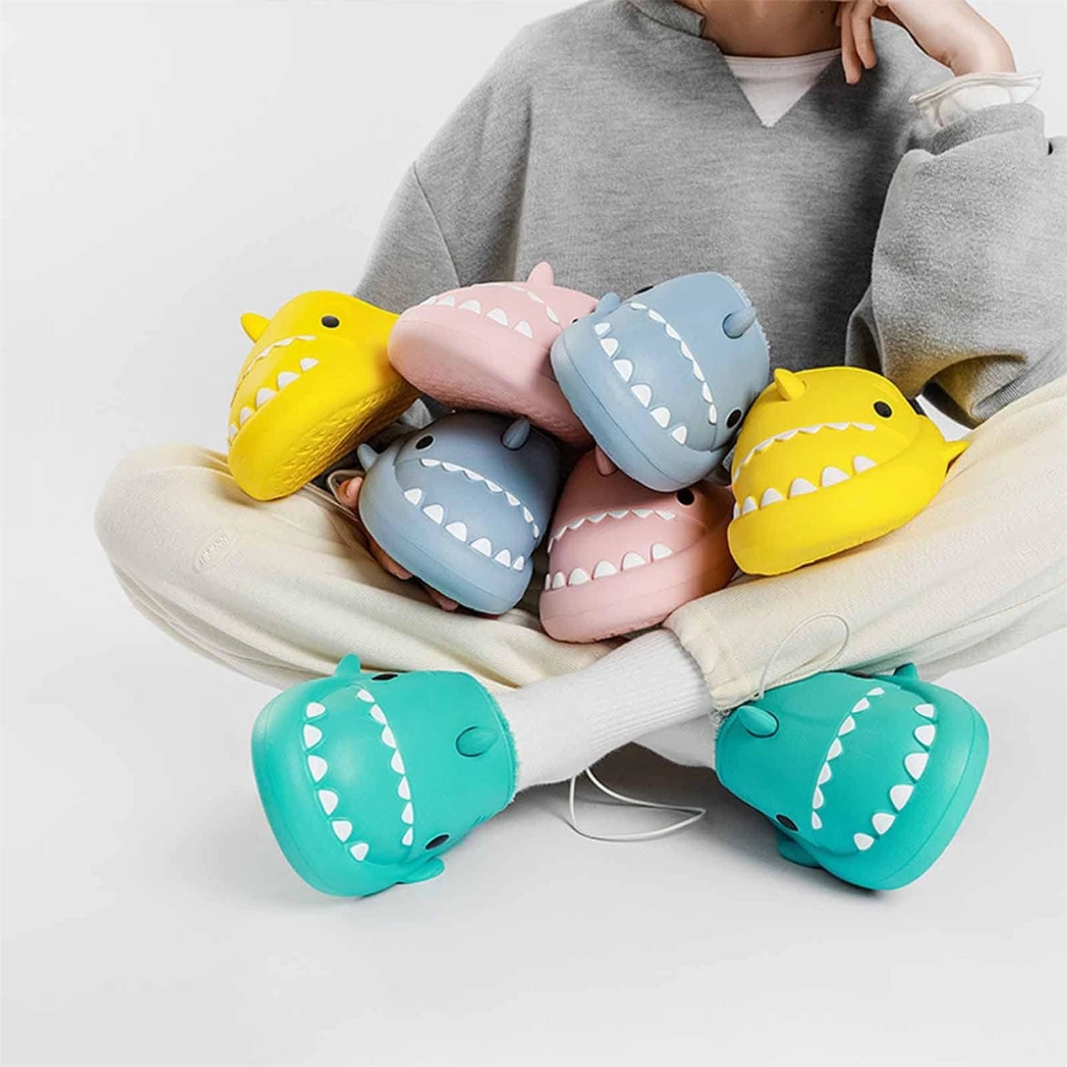 LELEBEAR Shark Slides Winter Warm Slippers, Adult Waterproof Unisex Winter Warm Plush Comfy Non-Slip Shark Slippers