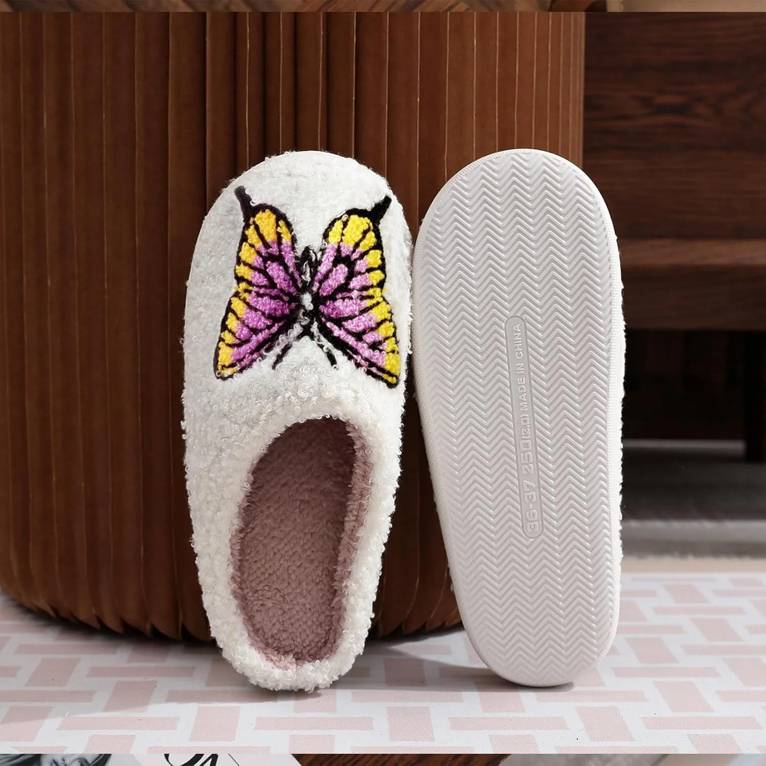 LNERIP Animal Slippers Fruit Slippers Plant Slippers Various Cartoon Patterns Fluffy Soft Memory Foam Retro Indoor Outdoor Home Couple Shoes