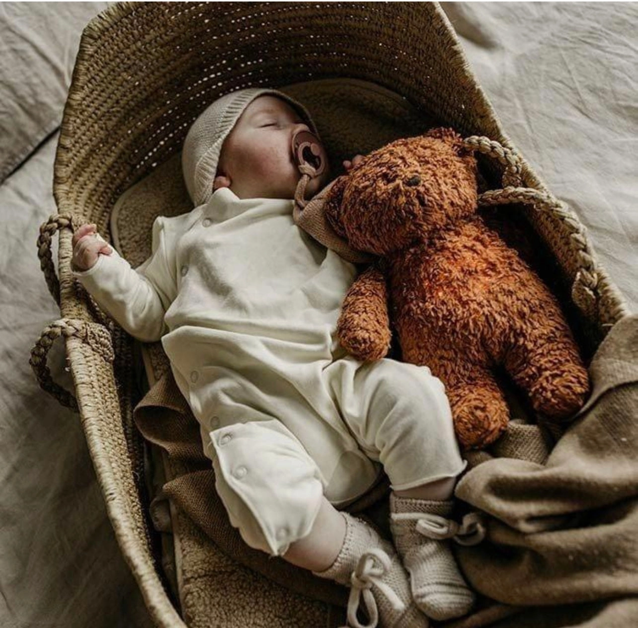 ORGANIC HUMMING BEAR WITH LAMP | CARAMEL