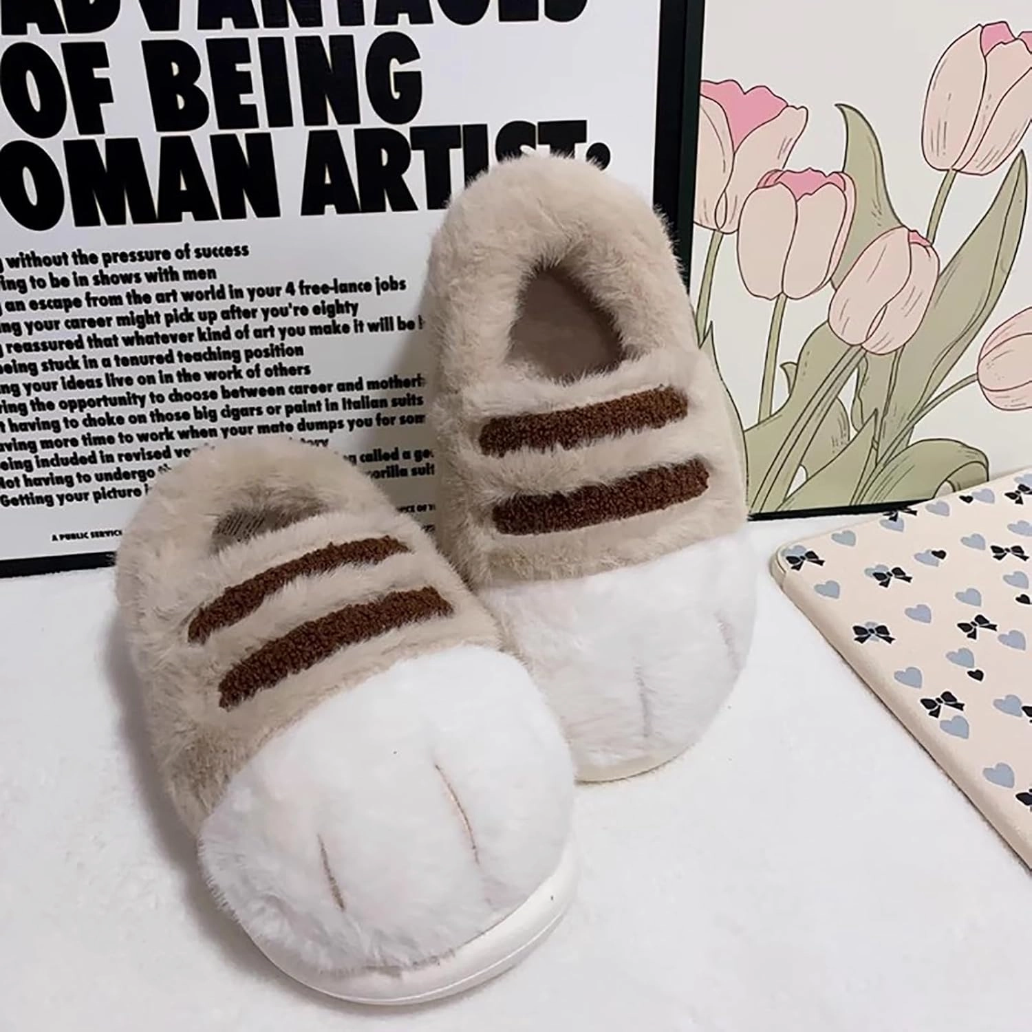 Plush cat paw slippers，non-slip soles, cozy and cute slippers