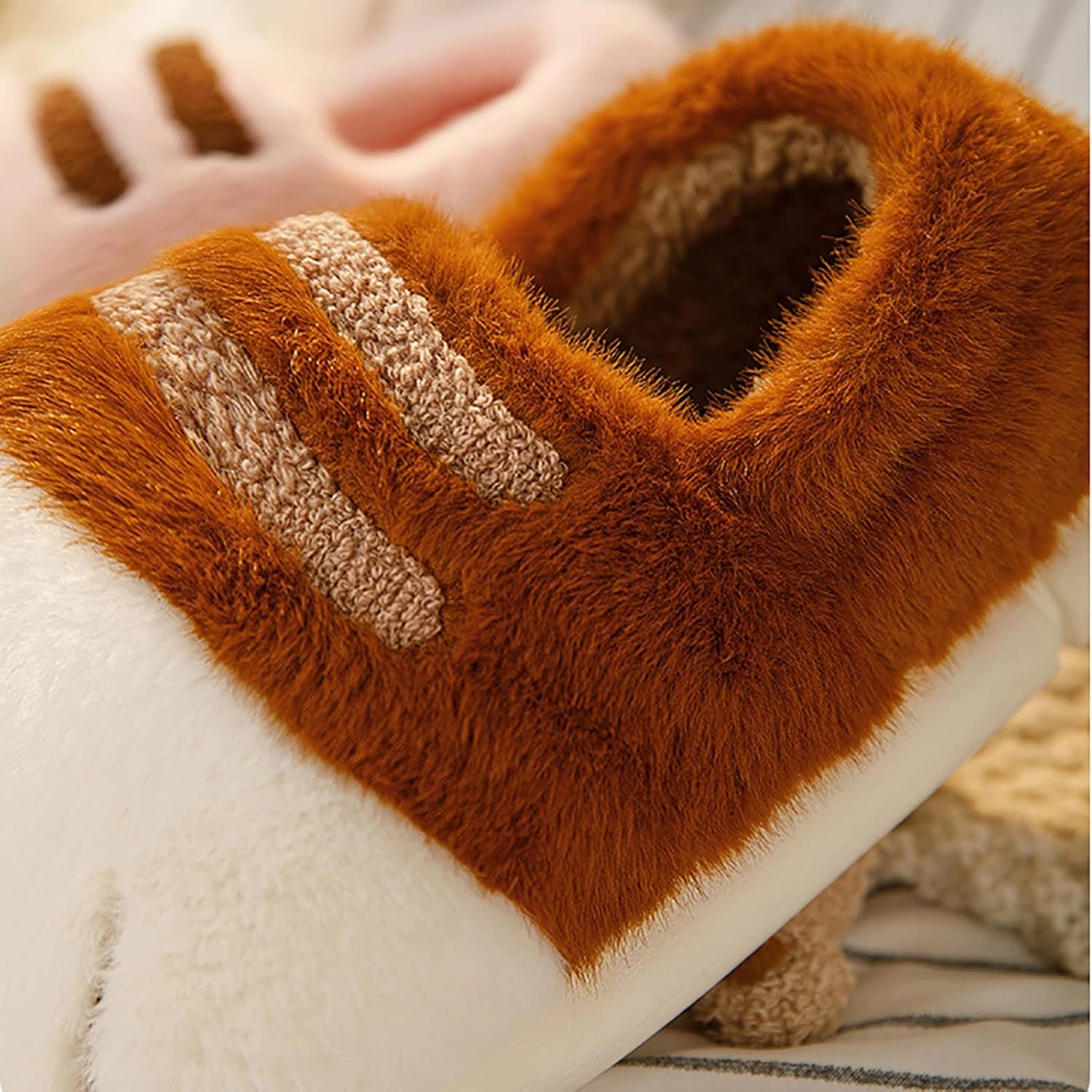 Plush cat paw slippers，non-slip soles, cozy and cute slippers
