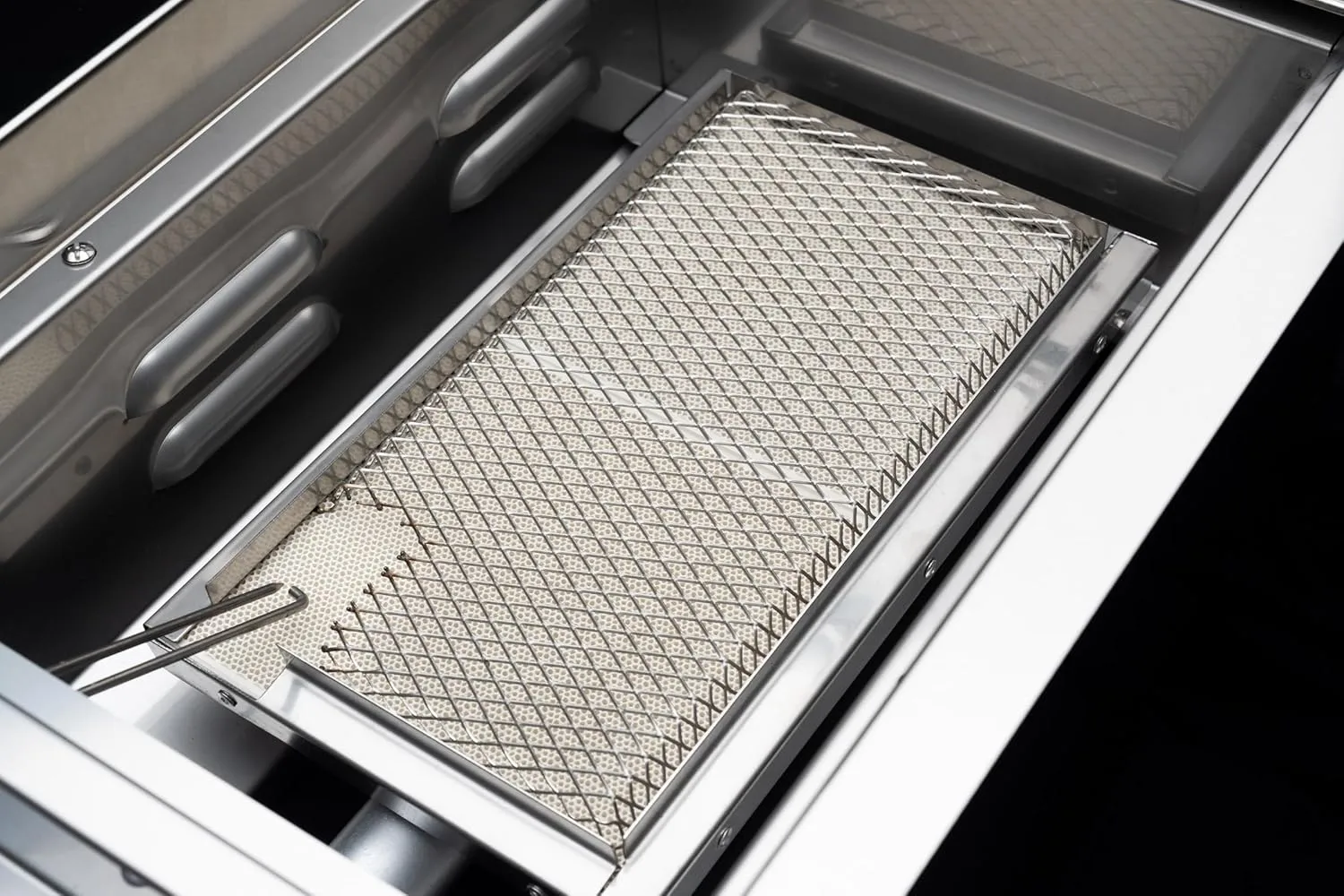 Spire Built-in Stainless Steel Searing Side Burner with Lid, 18000BTUs, Outdoor Propane Grill & Cooking, BBQ Grill, Convertible to Natural Gas, Perfect for Custom Kitchen Islands, 760-0024B
