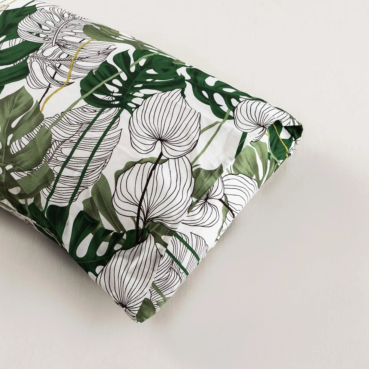 YuHeGuoJi Pillowcase 100% Cotton Queen Size Set of 2 Green Botanical Monstera Leaves Print Decorative Bed Pillow Covers with Envelope Closure Hotel Quality Soft Breathable (2 Packs, 20 x 26 Inches)