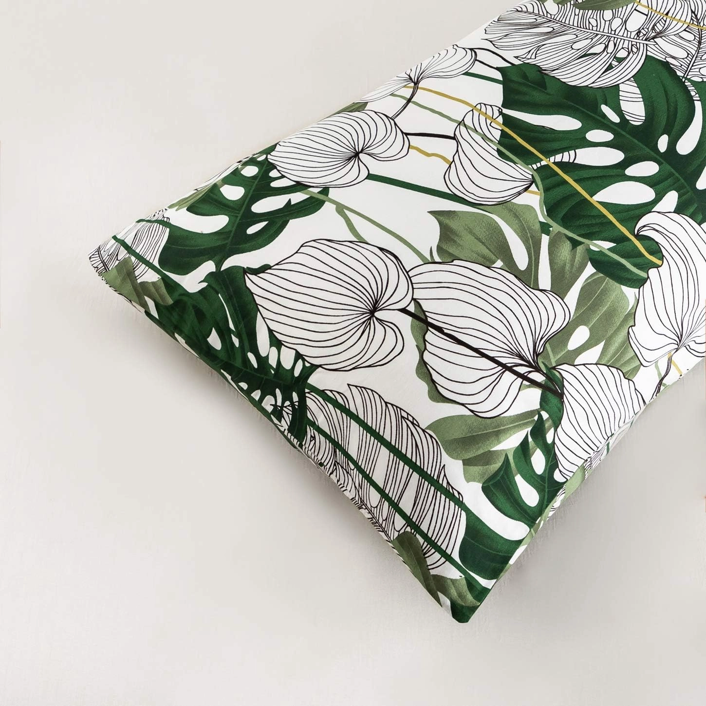 YuHeGuoJi Pillowcase 100% Cotton Queen Size Set of 2 Green Botanical Monstera Leaves Print Decorative Bed Pillow Covers with Envelope Closure Hotel Quality Soft Breathable (2 Packs, 20 x 26 Inches)