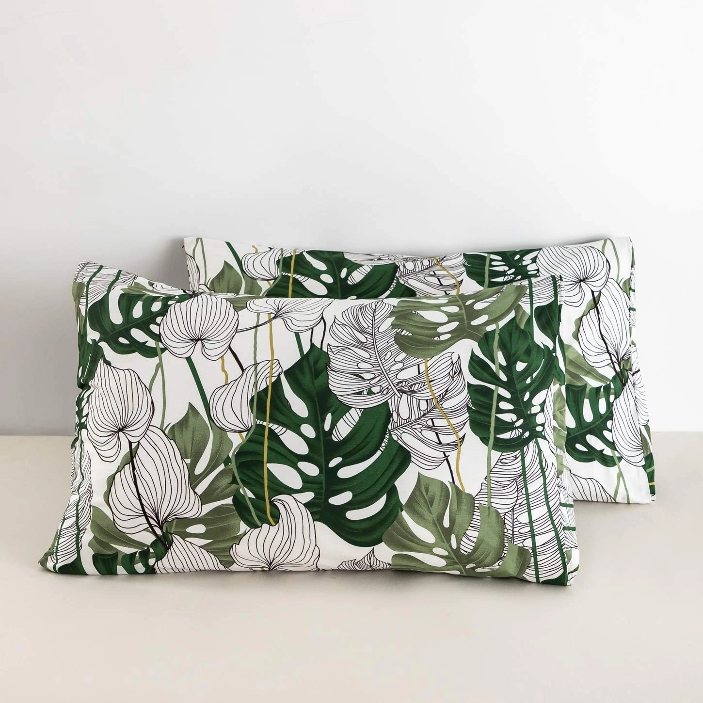 YuHeGuoJi Pillowcase 100% Cotton Queen Size Set of 2 Green Botanical Monstera Leaves Print Decorative Bed Pillow Covers with Envelope Closure Hotel Quality Soft Breathable (2 Packs, 20 x 26 Inches)