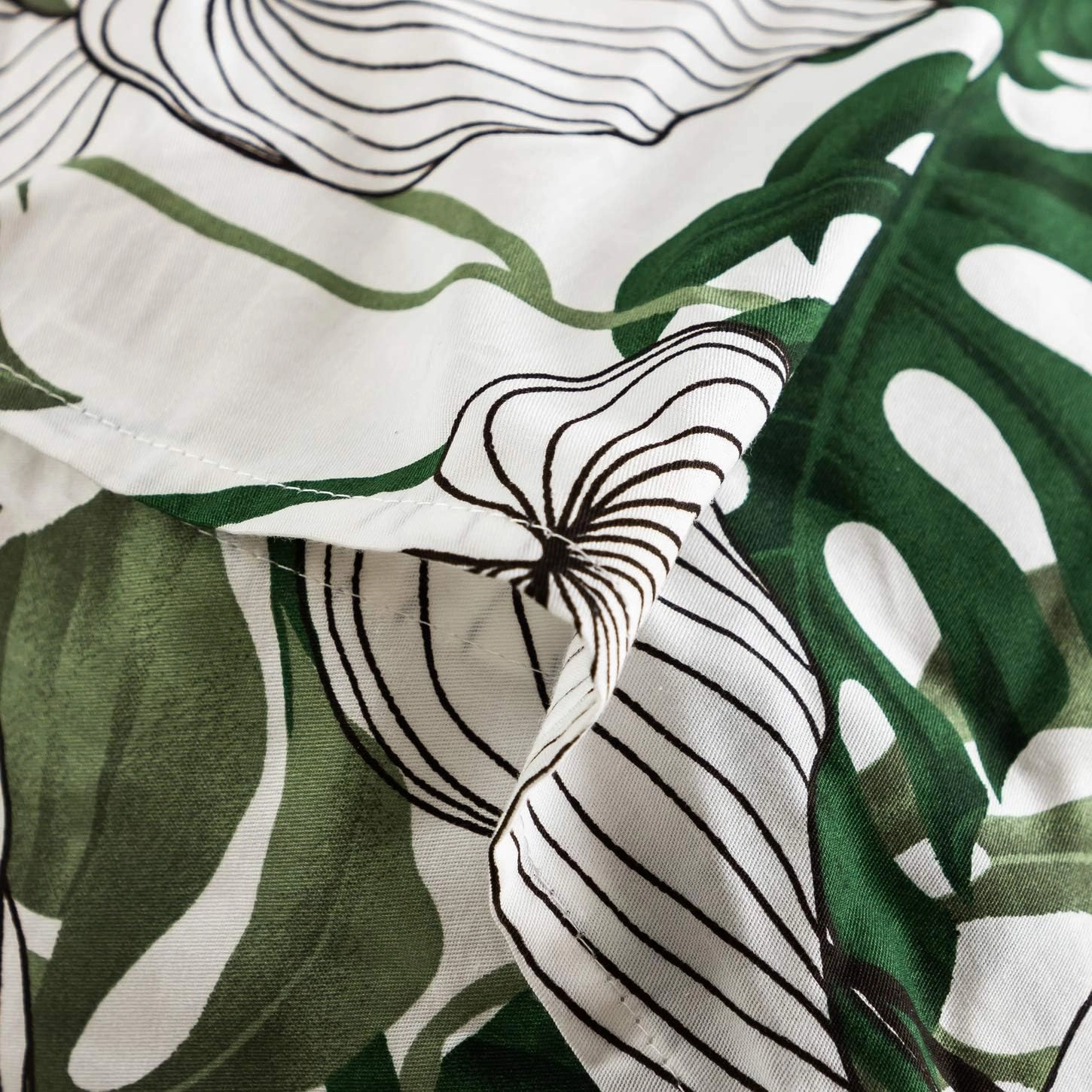 YuHeGuoJi Pillowcase 100% Cotton Queen Size Set of 2 Green Botanical Monstera Leaves Print Decorative Bed Pillow Covers with Envelope Closure Hotel Quality Soft Breathable (2 Packs, 20 x 26 Inches)